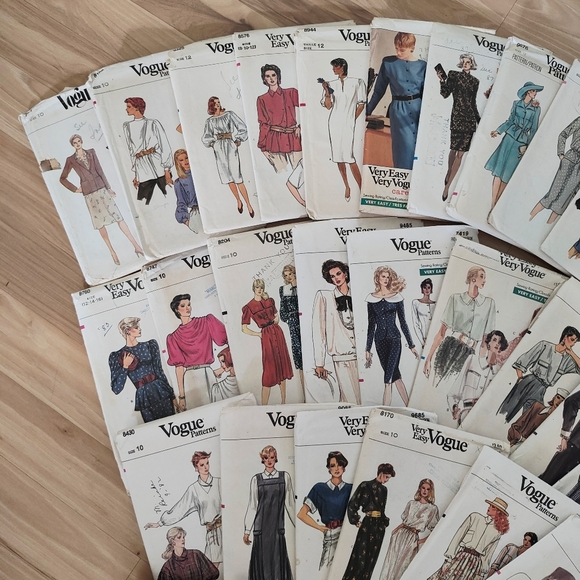 Lot of 51 Vintage Vogue Patterns - Picture 2 of 6